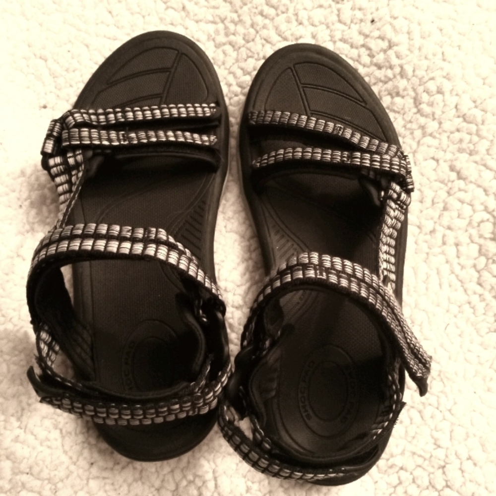 New without tag Teva ladies sandals